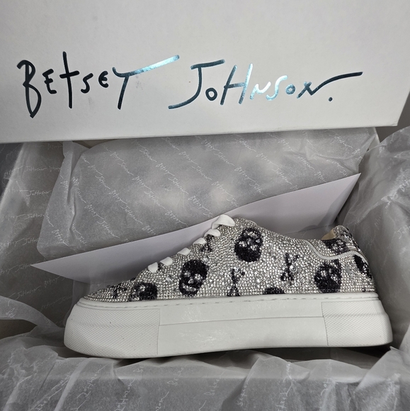 Betsey Johnson Sidny Women's Fashion Sneakers Skulls Size 8 M - Picture 2 of 7